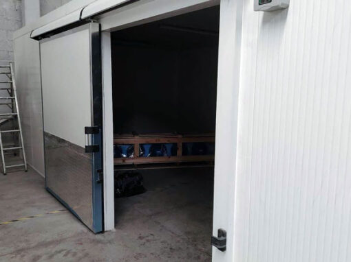 Cuarto de Conservación para Lácteos con Paneles de Refrigeración Aislamart