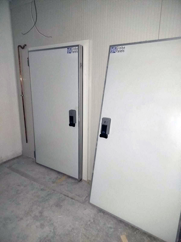 Puerta abatible frigorífica MTH 500 TN ligera para media temperatura en cámaras de refrigeración